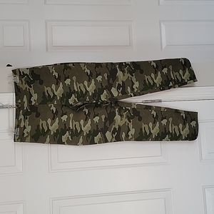Isaac Mizrahi camo ankle pants
